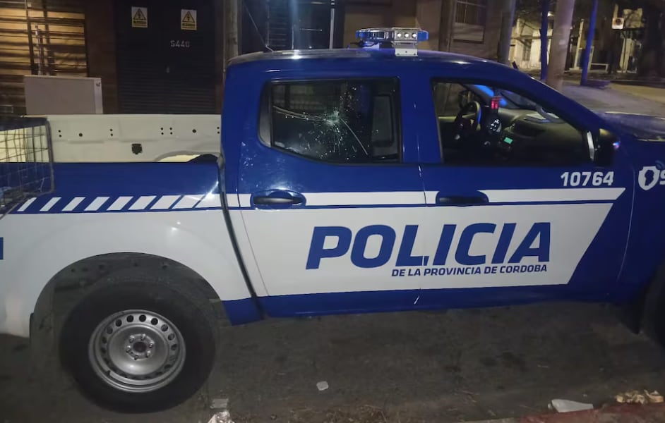 policia detenido cabezazo