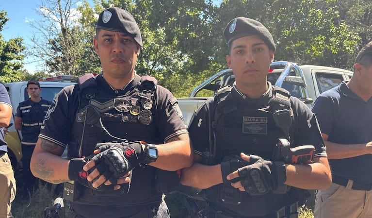 Policías que encontraron a Esmeralda.