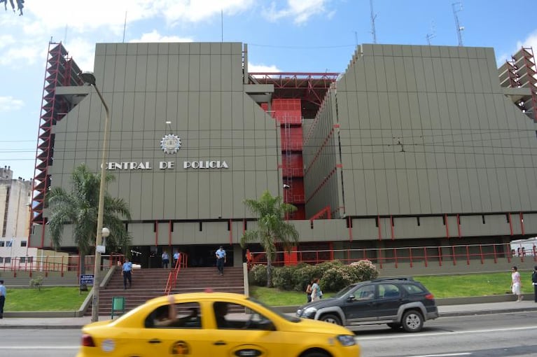 Policías sancionados por jugar al fútbol en horario laboral