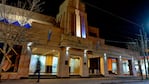 Policías vieron a la criatura dentro del auto a metros del casino.