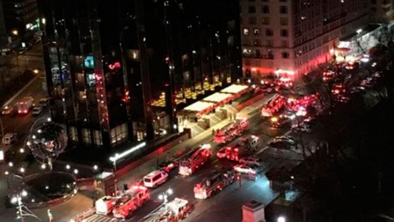 Policías y bomberos acudieron inmediatamente al lugar.