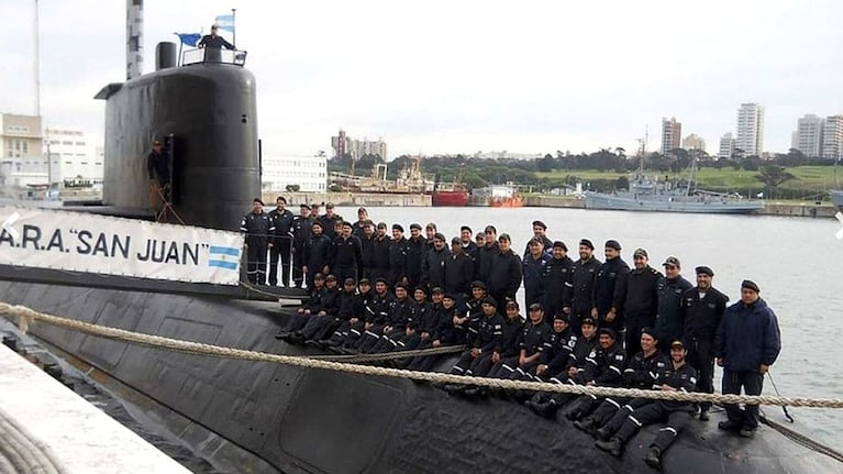 Por el hundimiento del submarino en el que murieron 44 marineros.