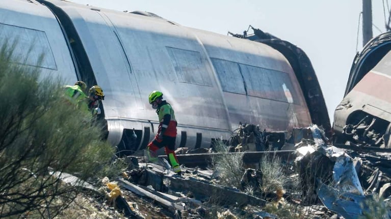 “Por favor, ayuda”: la desesperación por el argentino que buscan tras el choque de trenes