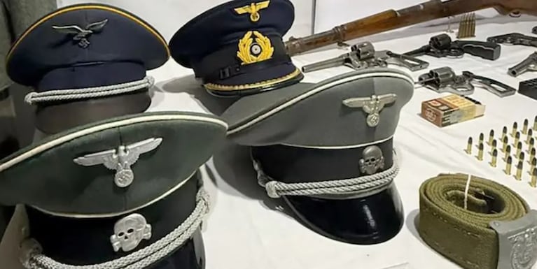 Por Internet vendía artículos militares nazi