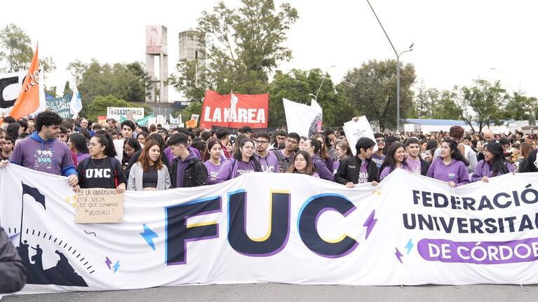 Por la marcha universitaria se estableció un esquema provisorio con cambios en los recorridos de colectivos.