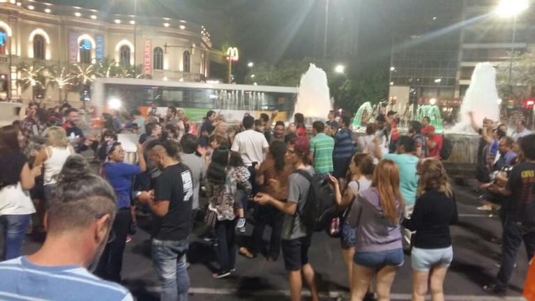 Por la noche, se realizaron cacerolazos en Córdoba y el país