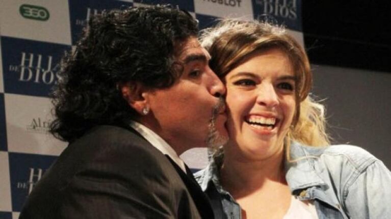 Por Maradona, no habrá celulares en la boda de su hija 