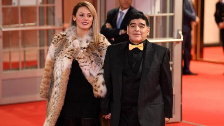 Por Maradona, no habrá celulares en la boda de su hija 