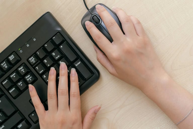 Por primera vez ChatGPT superó a Wikipedia en visitas mensuales: las impresionantes cifras