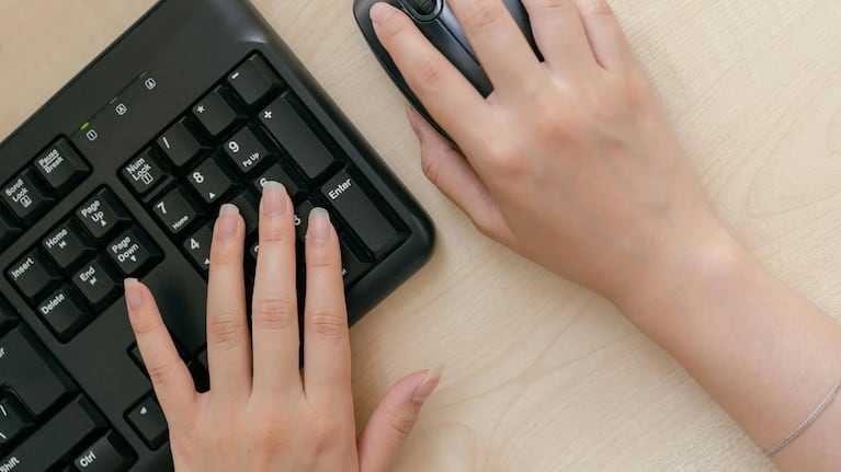 Por primera vez ChatGPT superó a Wikipedia en visitas mensuales: las impresionantes cifras