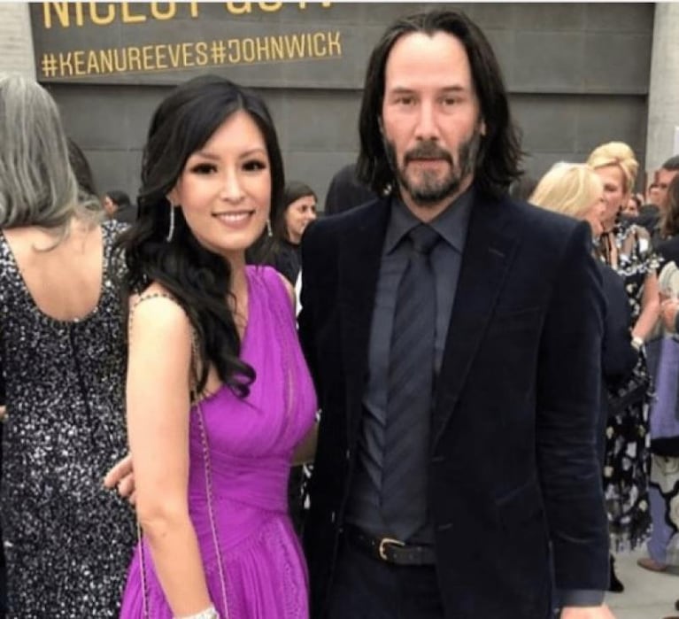 ¿Por qué Keanu Reeves no toca a las mujeres cuando se toma fotos?