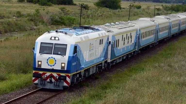Por un socavón suspendieron el recorrido de trenes Córdoba–Buenos Aires