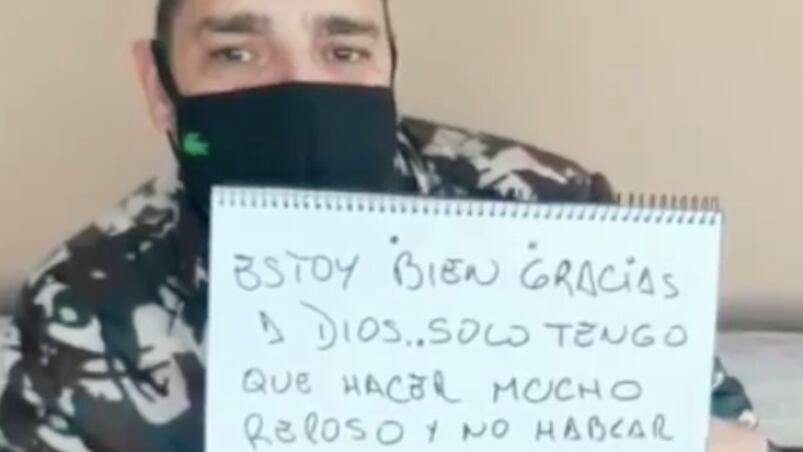 Por un tiempo, no podrá hacer transmisiones cantando.