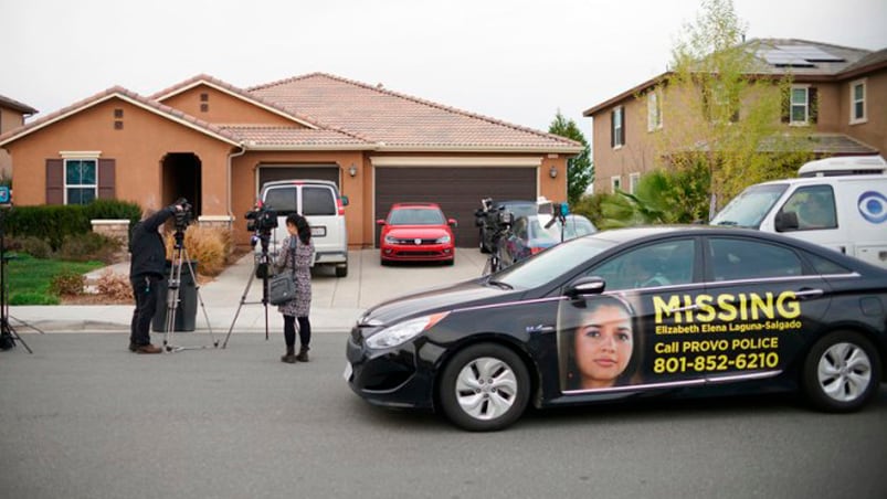 Por una de las ventanas de esta casa en California se fugó una joven de 17 años para alertar a las autoridades.