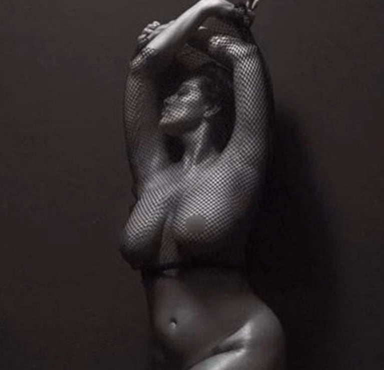 Posó desnuda y mostró sus celulitis. Foto: Mario Sorrenti/V Magazine