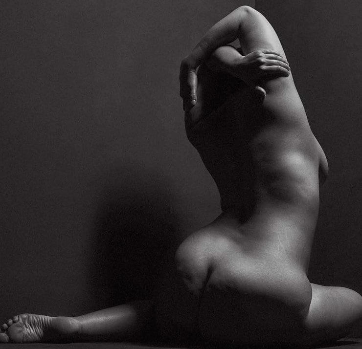 Posó desnuda y mostró sus celulitis. Foto: Mario Sorrenti/V Magazine