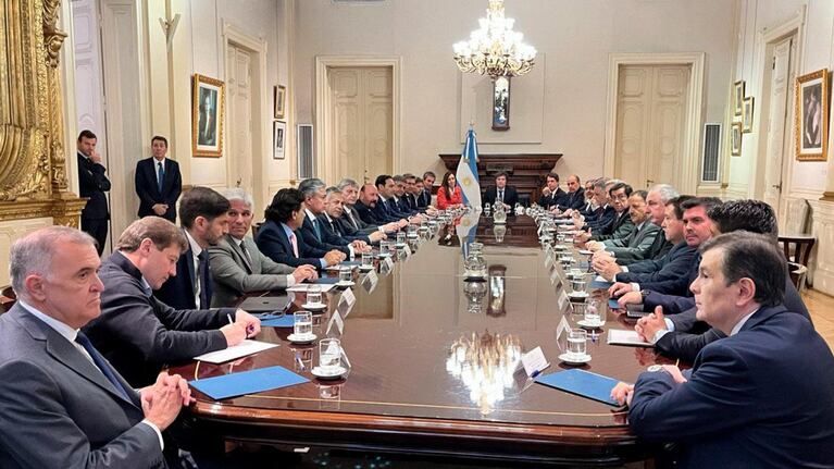 Posse, Francos y Caputo se reunirán con los mandatarios provinciales en Casa Rosada.