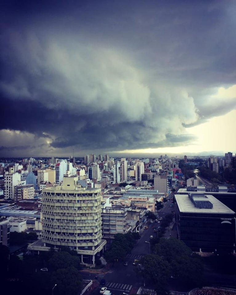 Potentes ráfagas, granizo y lluvias en Córdoba 