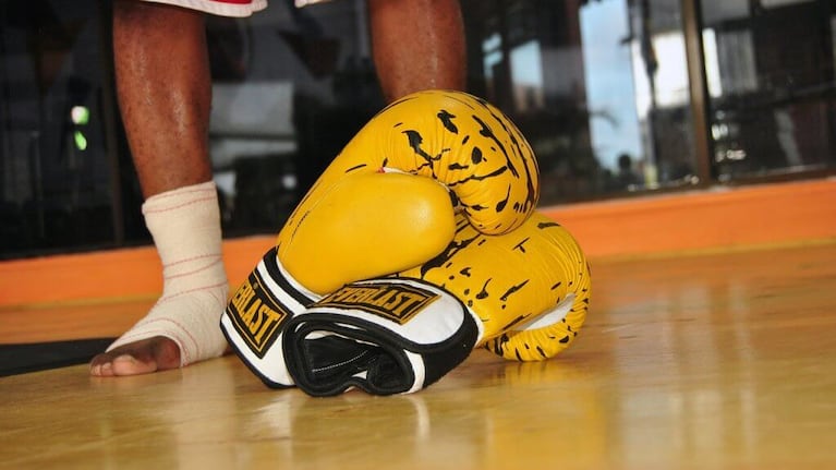 Practica MMA y redujo a dos menores que intentaron asaltarlo.