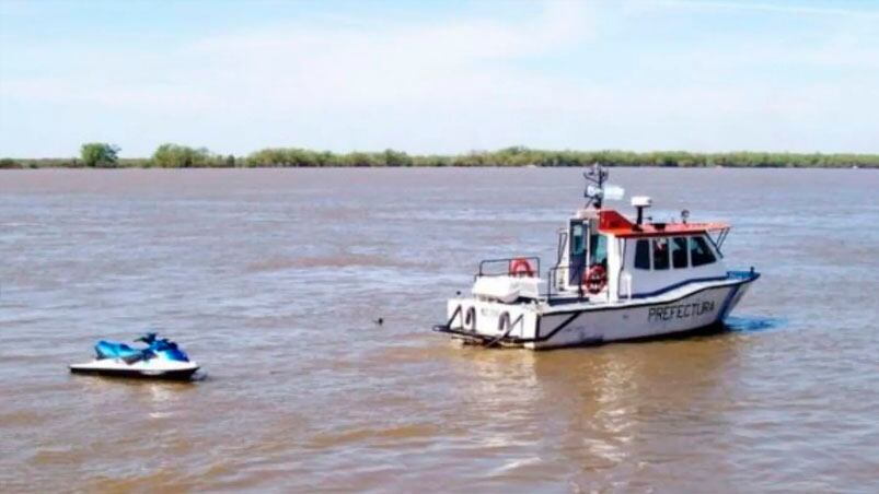 Prefectura Naval se encargó de la búsqueda de los cuerpos en el río Paraná.