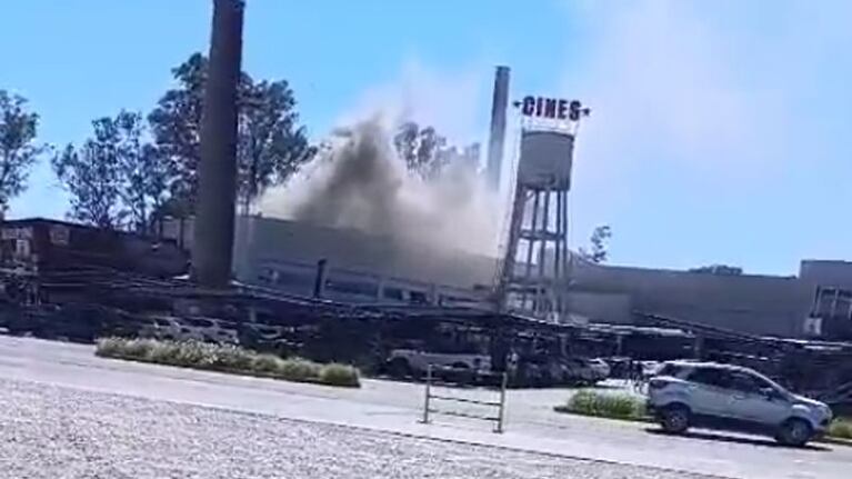 Preocupación por un incendio en el Dinosario Mall.