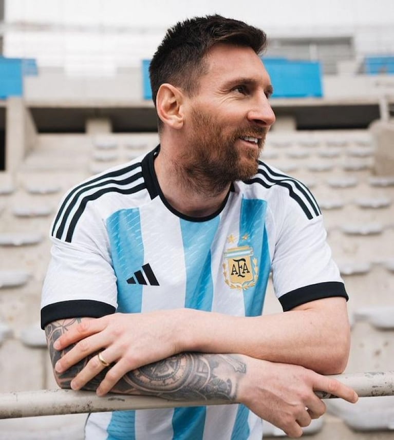 Presentaron la camiseta alternativa de la Selección Argentina para el Mundial