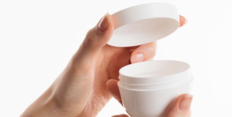 Prohíben en todo el país la venta de una conocida crema para dolores musculares: cuál es y por qué