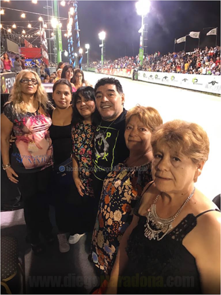 Promesa cumplida a sus padres: Maradona bailó en los carnavales