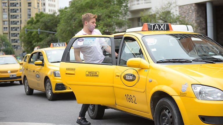 Prometen sumar más taxis y remises. Foto: Lucio Casalla / El Doce.