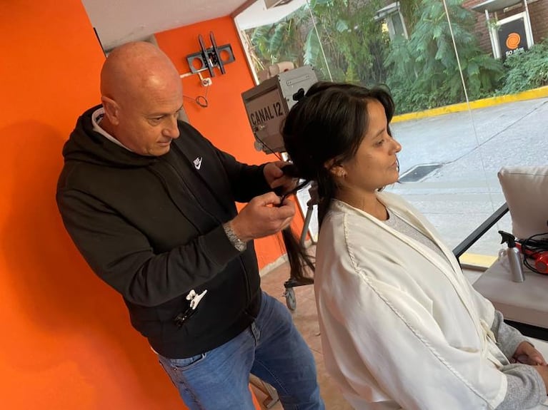 Prometió y cumplió: se cortó el pelo para ver a La Mona