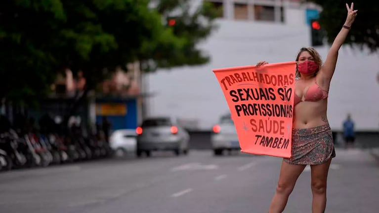 Protesta con pancartas y movilización por el centro de Belo Horizonte. / Foto: AFP