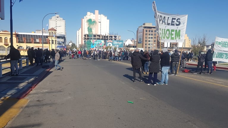 Protesta del SUOEM: cortaron puentes de acceso al centro de Córdoba. / Foto: El Doce