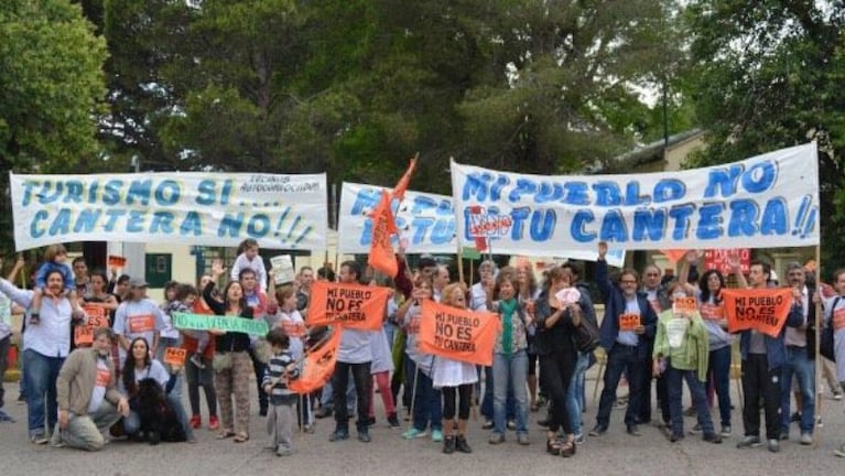 Protestaron vecinos reclamando estudios ambientales. 