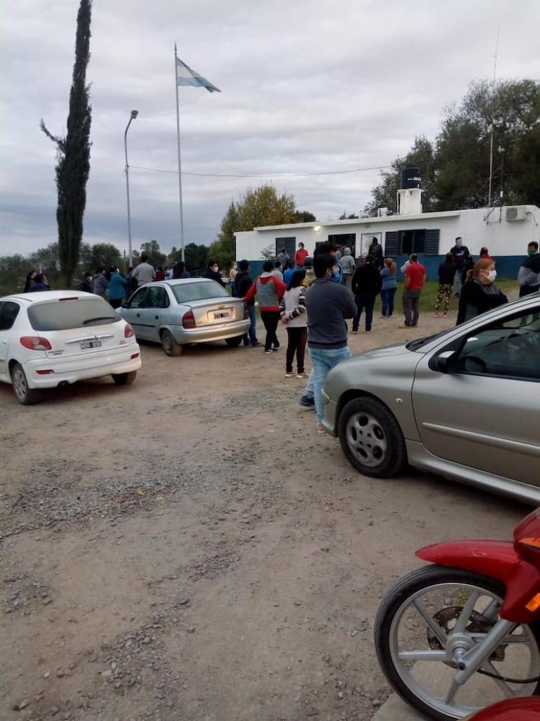 Protestas en cuarentena: vecinos, a los bocinazos frente a la comisaría