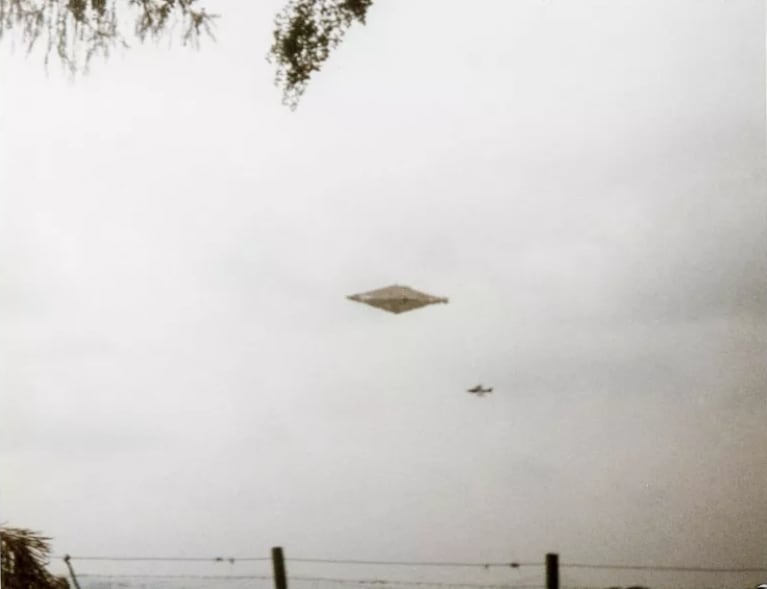 Publicaron “la mejor foto de un OVNI”: estuvo oculta 30 años por el gobierno británico