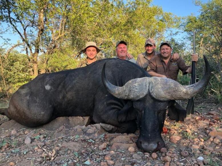 Publicaron las fotos con los cadáveres de animales como trofeos.