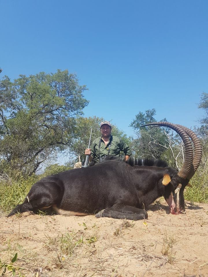 Publicaron las fotos con los cadáveres de animales como trofeos.