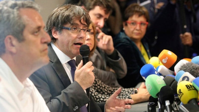 Puigdemont brindó una conferencia desde Bruselas.