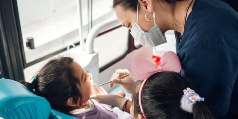 Qué barrios recorrerá en abril el móvil odontológico gratuito en Córdoba.