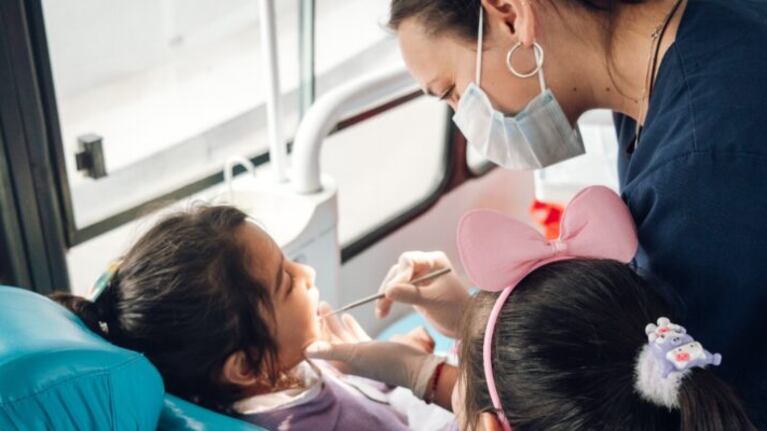 Qué barrios recorrerá en abril el móvil odontológico gratuito en Córdoba.