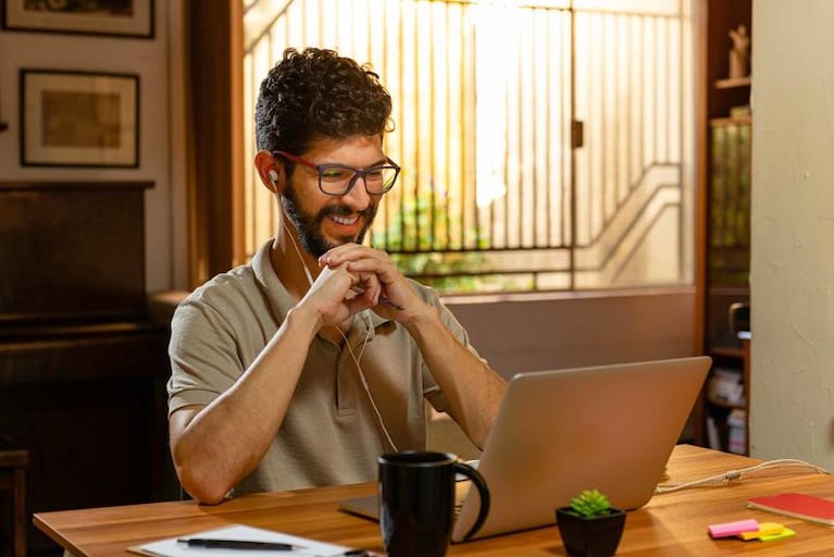 Qué debo considerar al comprar una computadora para home office