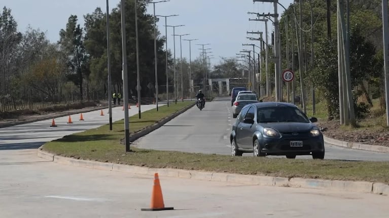 Qué hacer si voy a 110 km/h por el carril izquierdo y un auto quiere pasarme