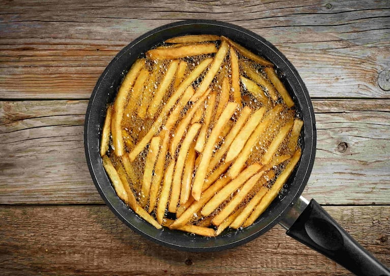 Qué riesgos para la salud tiene consumir frituras.