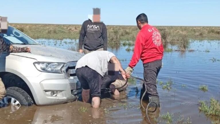 Quedaron atrapados y fueron rescatados.