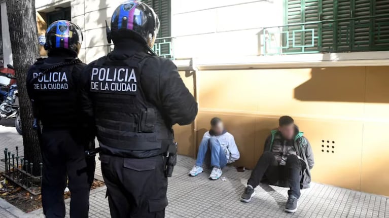 Quedaron detenidos por robar figuritas del mundial