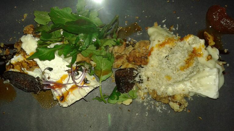 Queso de cabra, higo, nuez y mermelada de Chile. Y sólo es la entrada.