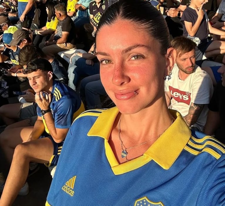 Quién es Dani, la hincha que coqueteó en vivo: fan de la playa, viajera y 100% bostera