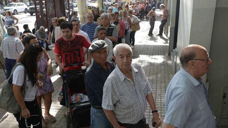 Quiénes pueden sacar los nuevos créditos Anses y qué tasas les cobrarán