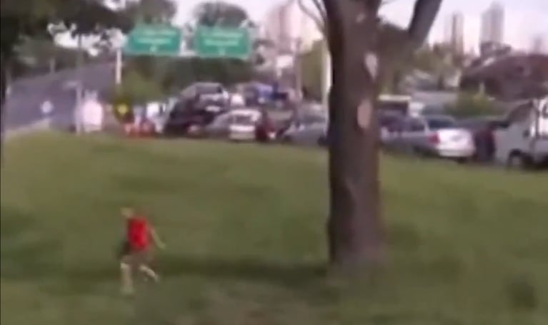 Quiso aprovechar la confusión de un accidente, robó, huyo y lo atraparon.