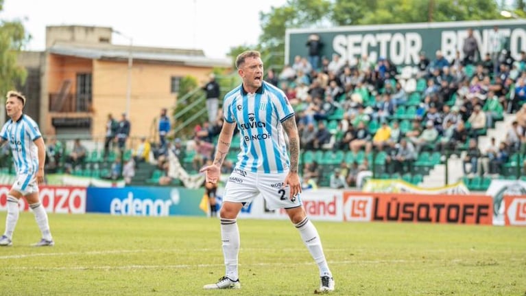 Racing ganó de visitante y se prendió en la Primera Nacional.